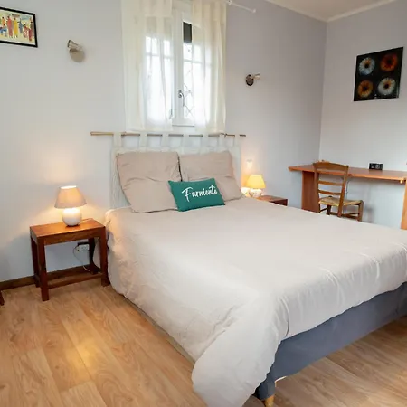 Maison 4 Avec Piscine A בית נופש *